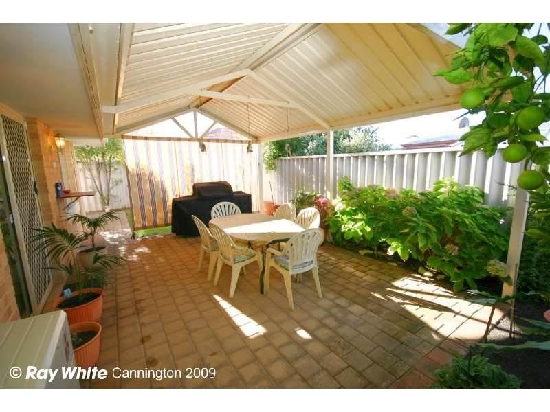 7 Bull Place, Queens Park WA 6107