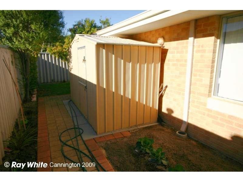 7 Bull Place, Queens Park WA 6107