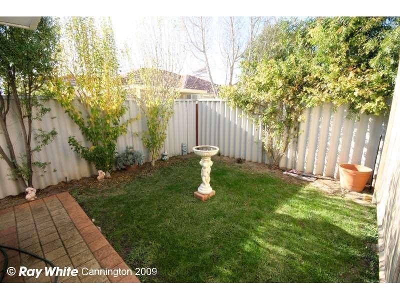 7 Bull Place, Queens Park WA 6107