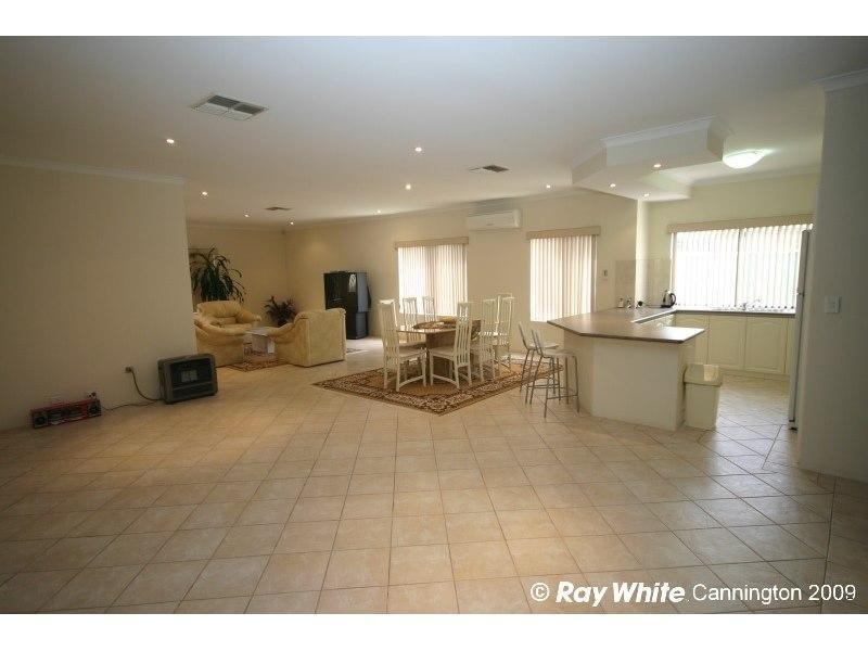 16 Thomas Street, East Cannington WA 6107