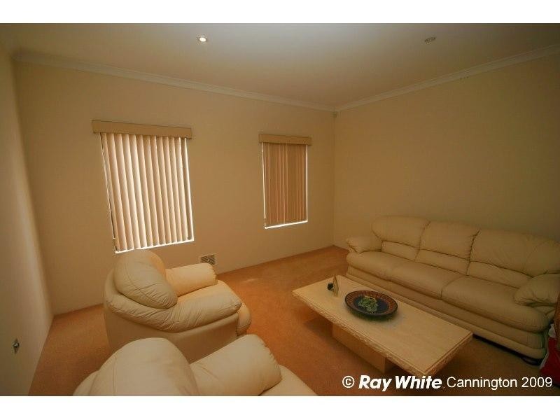 16 Thomas Street, East Cannington WA 6107