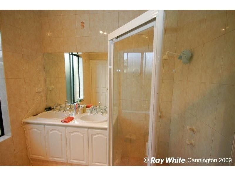 16 Thomas Street, East Cannington WA 6107