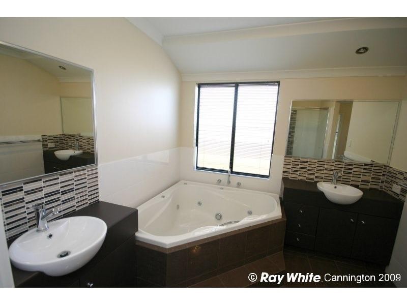 3 Tulip Way, East Cannington WA 6107