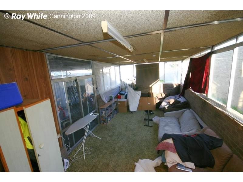 31 Hartfield Street, Queens Park WA 6107