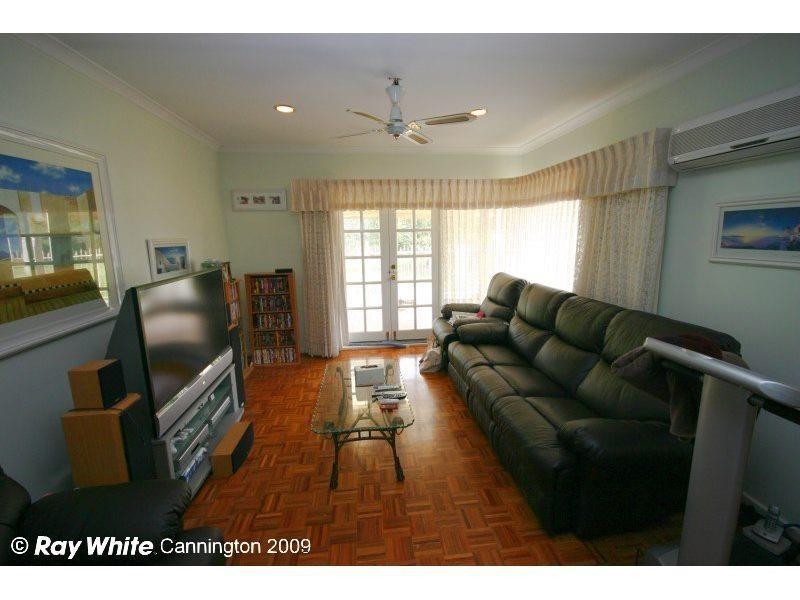 13 Manoora Place, Kenwick WA 6107