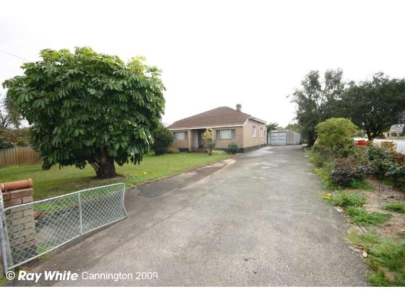 178 Railway Parade, Queens Park WA 6107