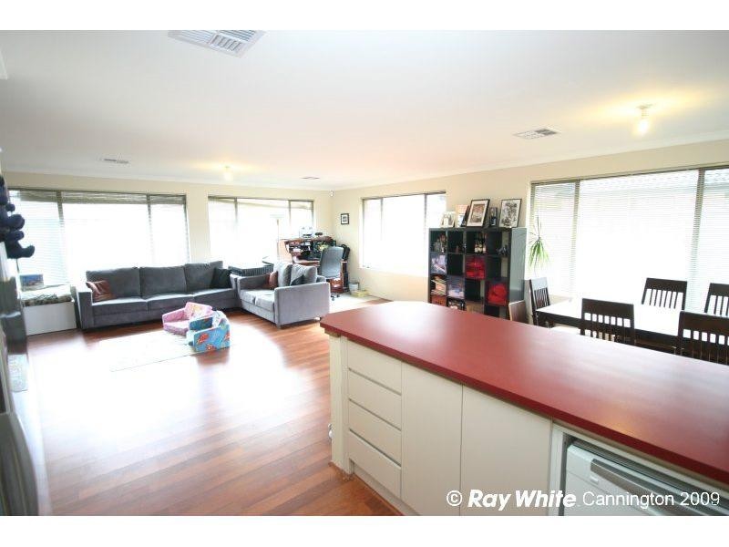 142 Hamilton Street, Queens Park WA 6107