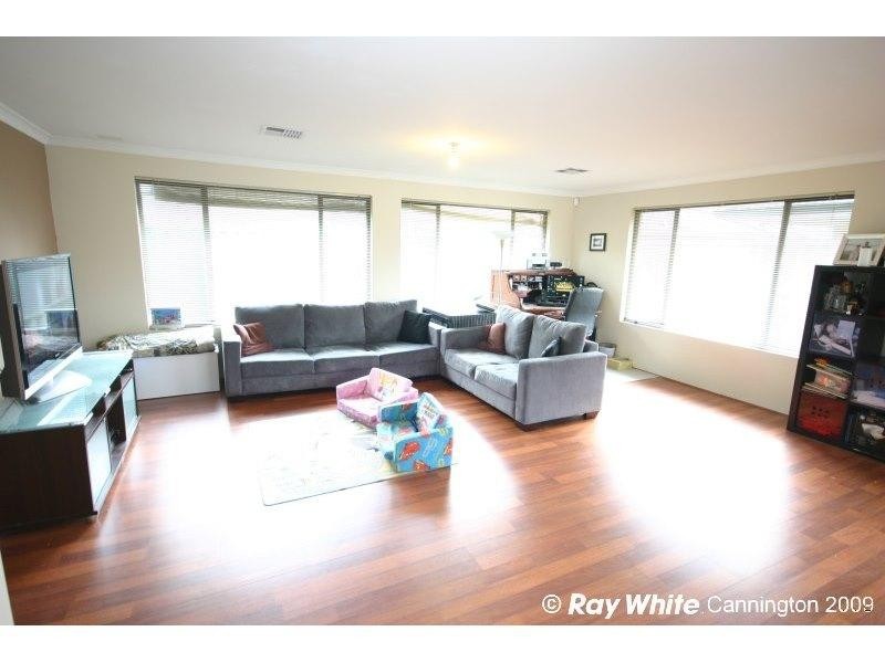 142 Hamilton Street, Queens Park WA 6107