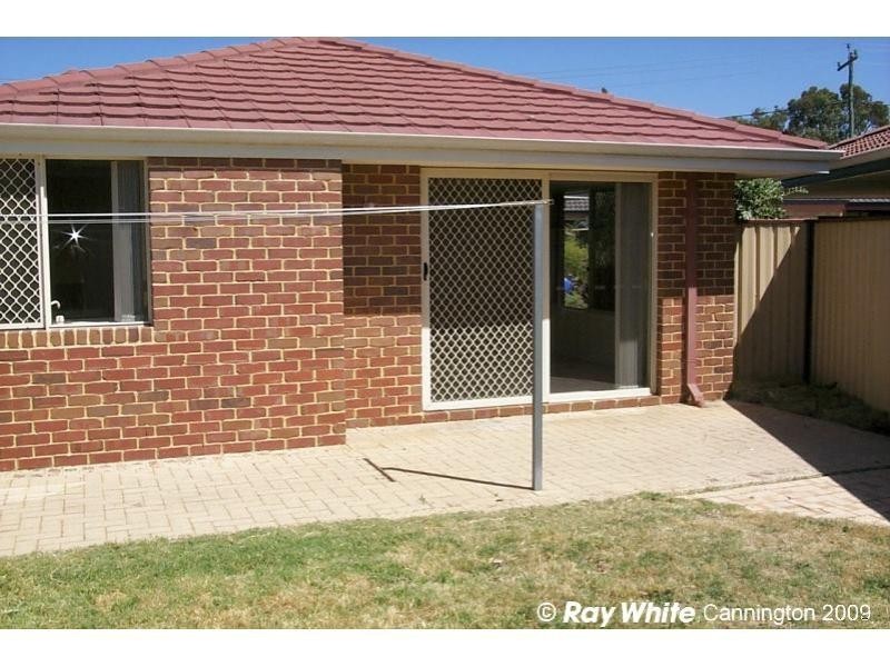 2/11 Wellington Street, Queens Park WA 6107