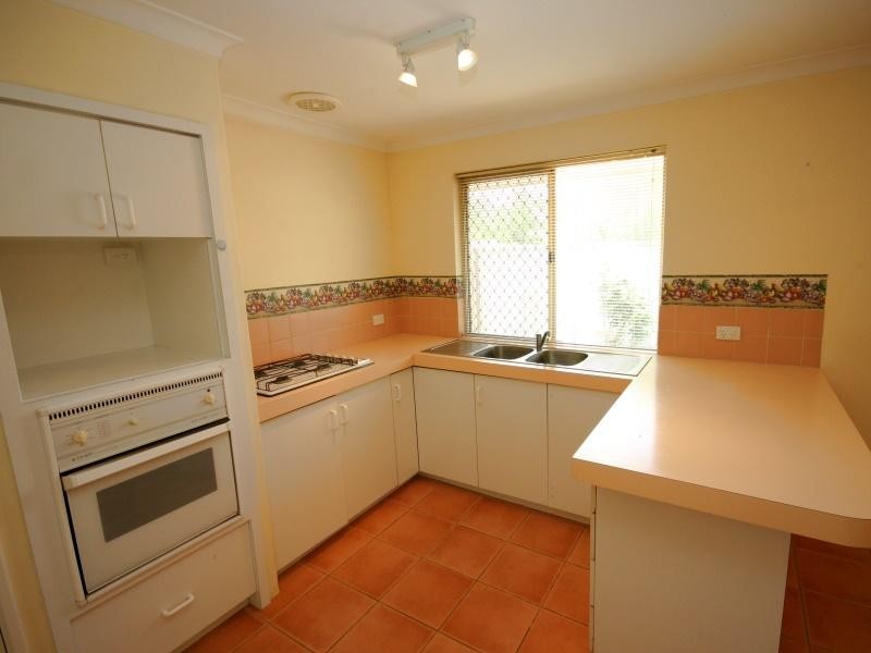 1/118 Centre Street, Queens Park WA 6107