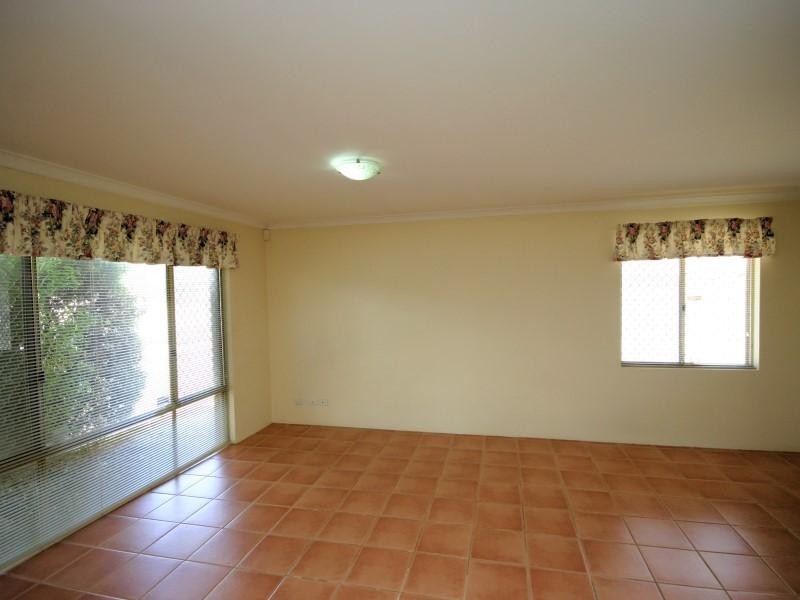 1/118 Centre Street, Queens Park WA 6107