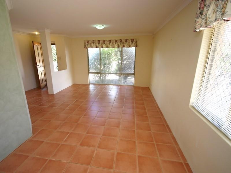 1/118 Centre Street, Queens Park WA 6107