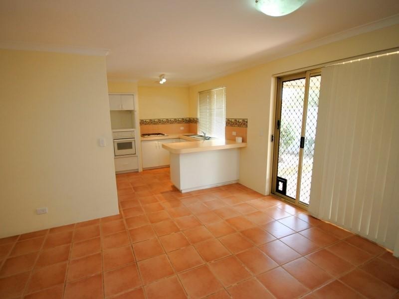 1/118 Centre Street, Queens Park WA 6107