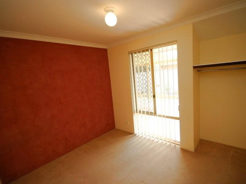 1/118 Centre Street, Queens Park WA 6107