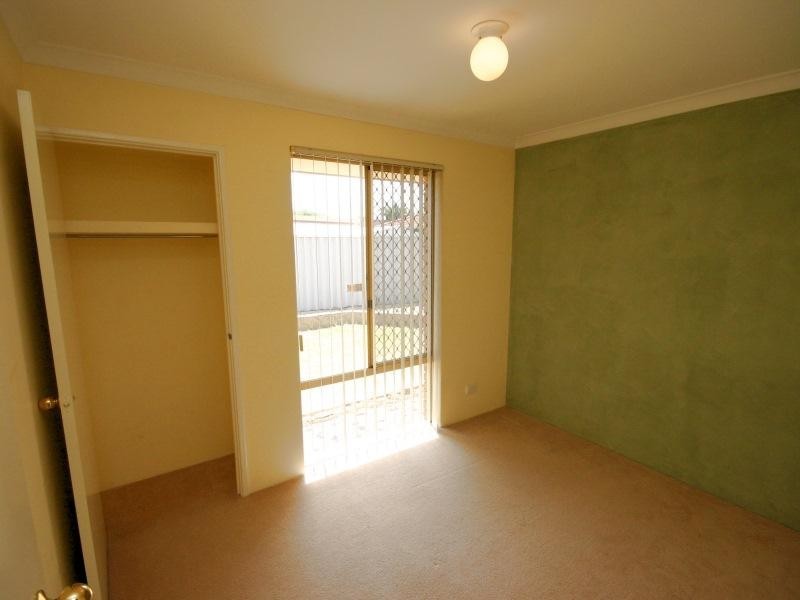 1/118 Centre Street, Queens Park WA 6107