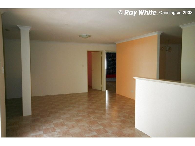 7 Oblate Retreat, Queens Park WA 6107