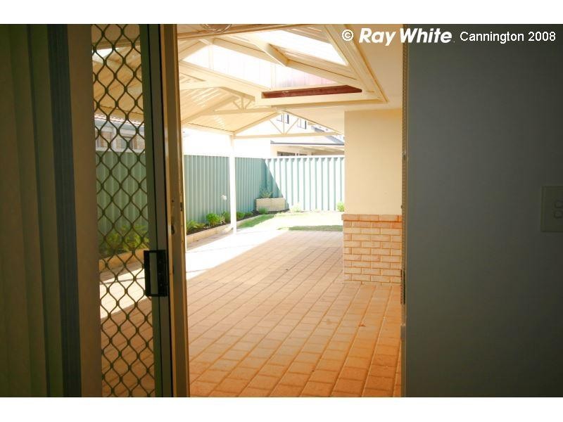 7 Oblate Retreat, Queens Park WA 6107