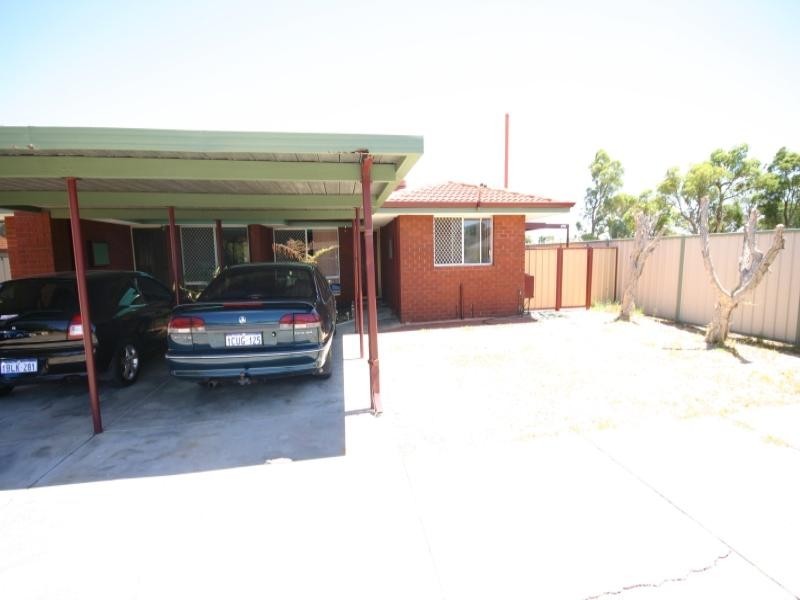 124B Thomas Street, Queens Park WA 6107