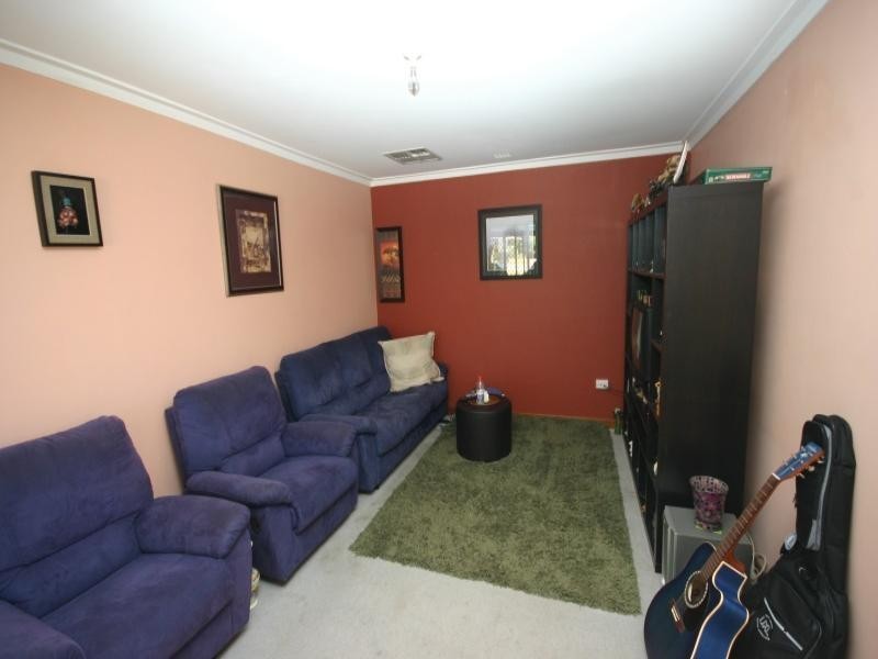 124B Thomas Street, Queens Park WA 6107