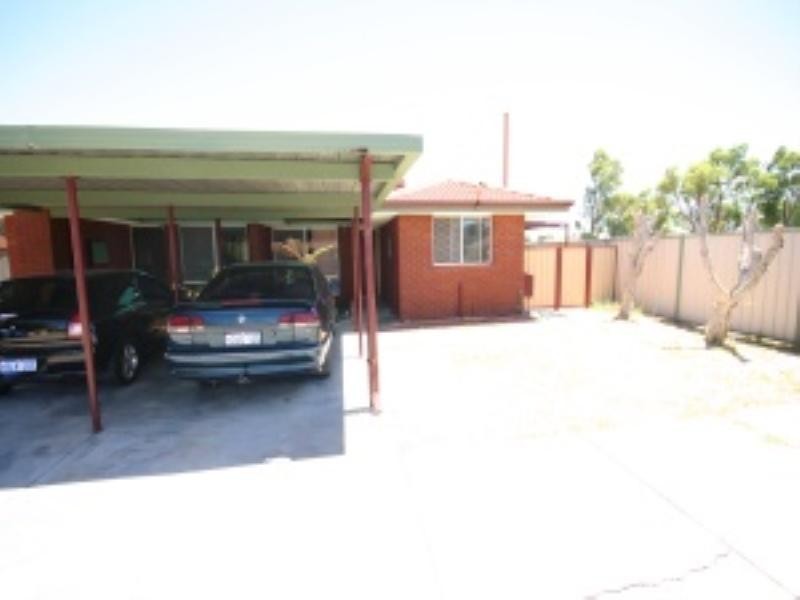 124B Thomas Street, Queens Park WA 6107