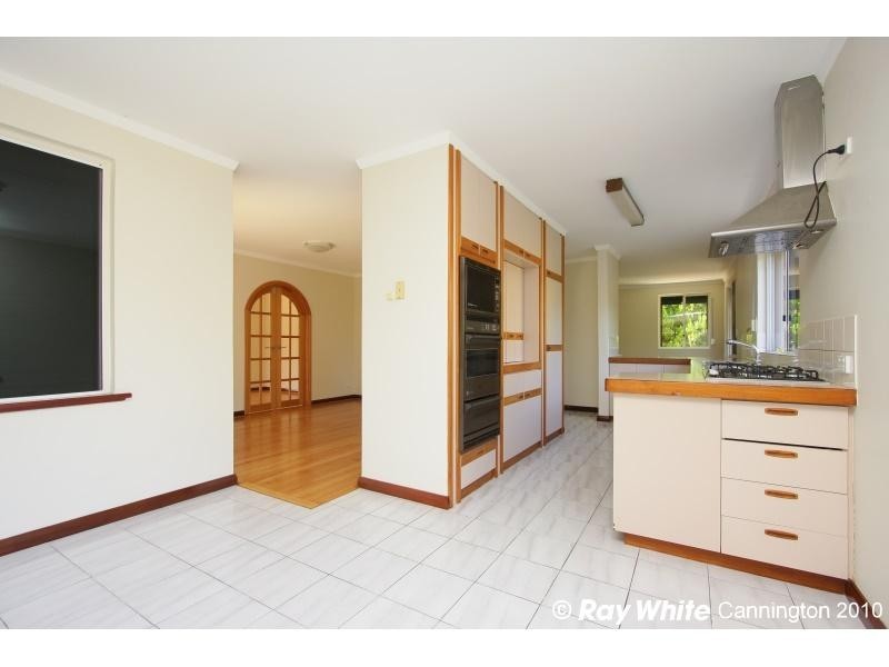 1B Civic Gardens, Cannington WA 6107