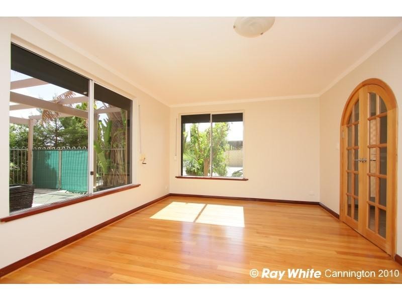 1B Civic Gardens, Cannington WA 6107