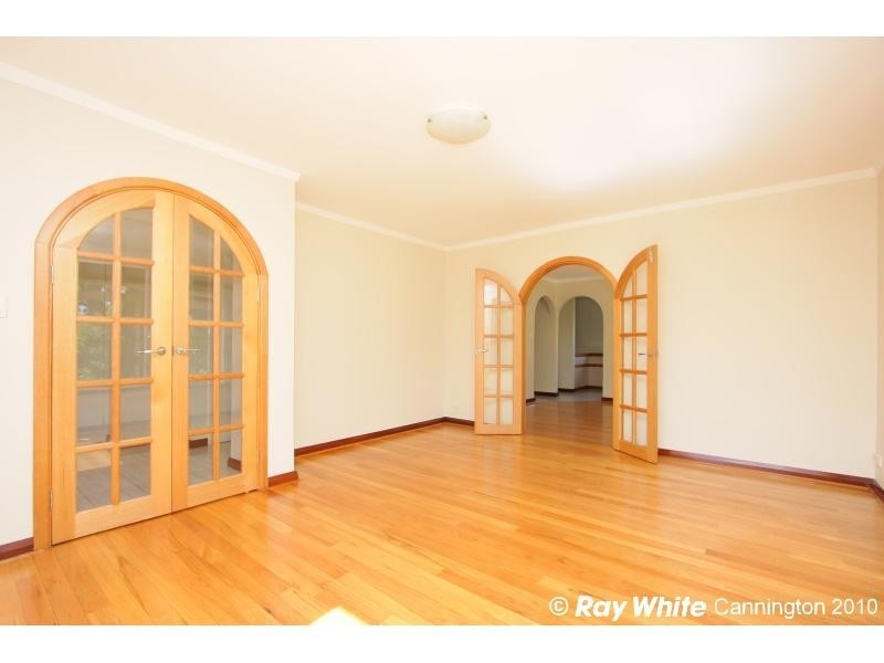 1B Civic Gardens, Cannington WA 6107