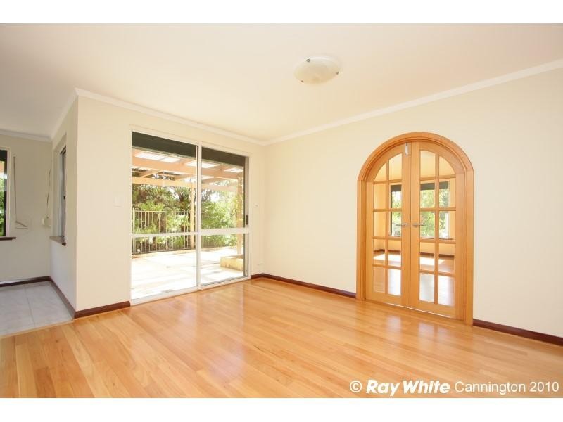 1B Civic Gardens, Cannington WA 6107