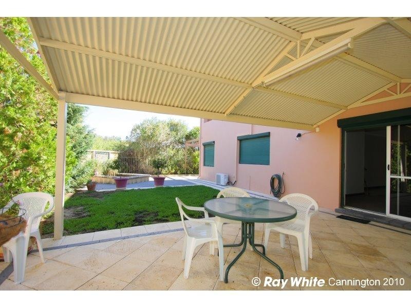 1B Civic Gardens, Cannington WA 6107