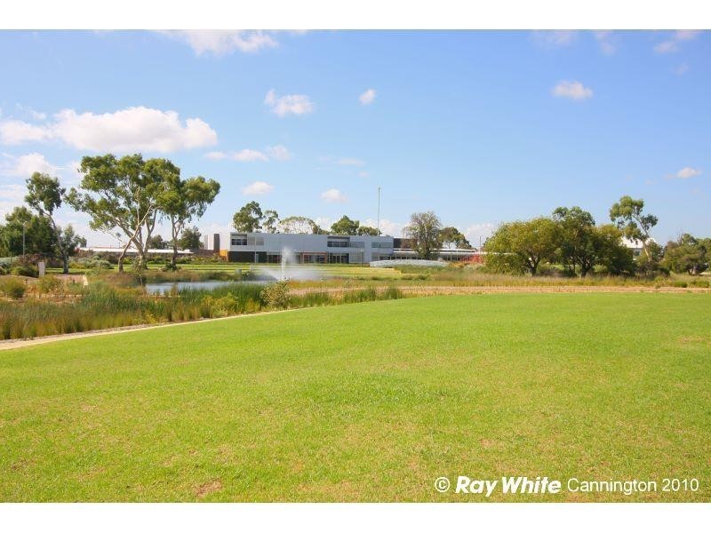 1B Civic Gardens, Cannington WA 6107