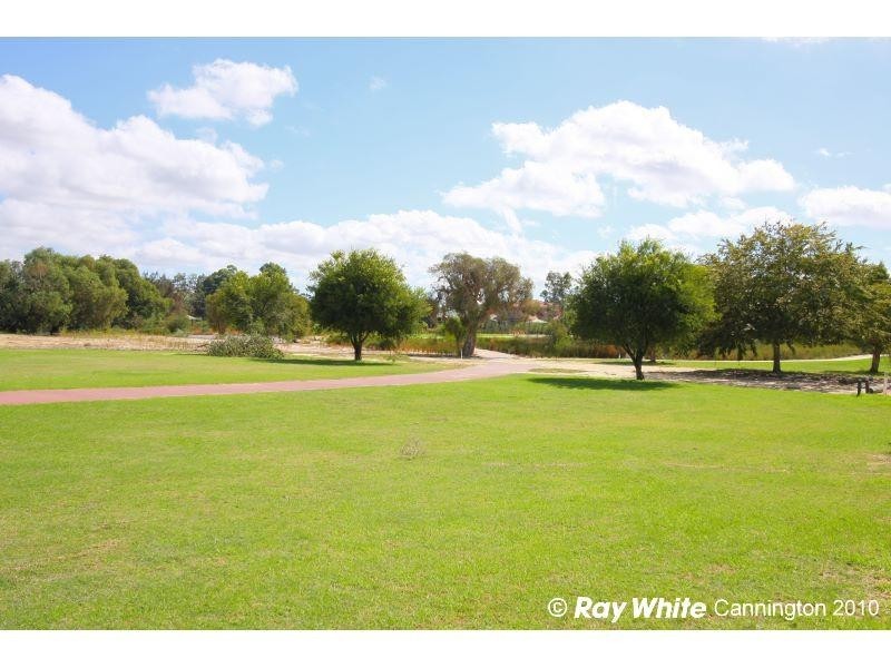 1B Civic Gardens, Cannington WA 6107