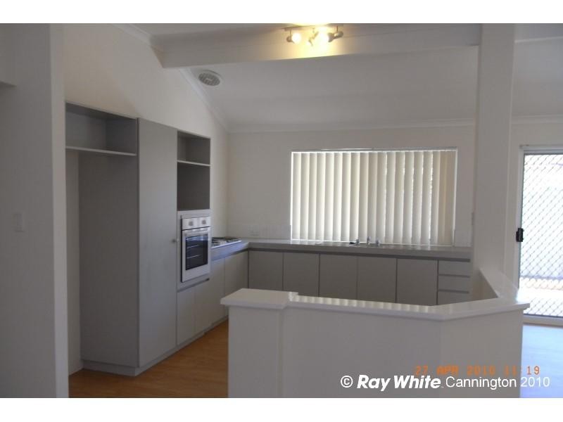 6 Oblate Retreat, Queens Park WA 6107