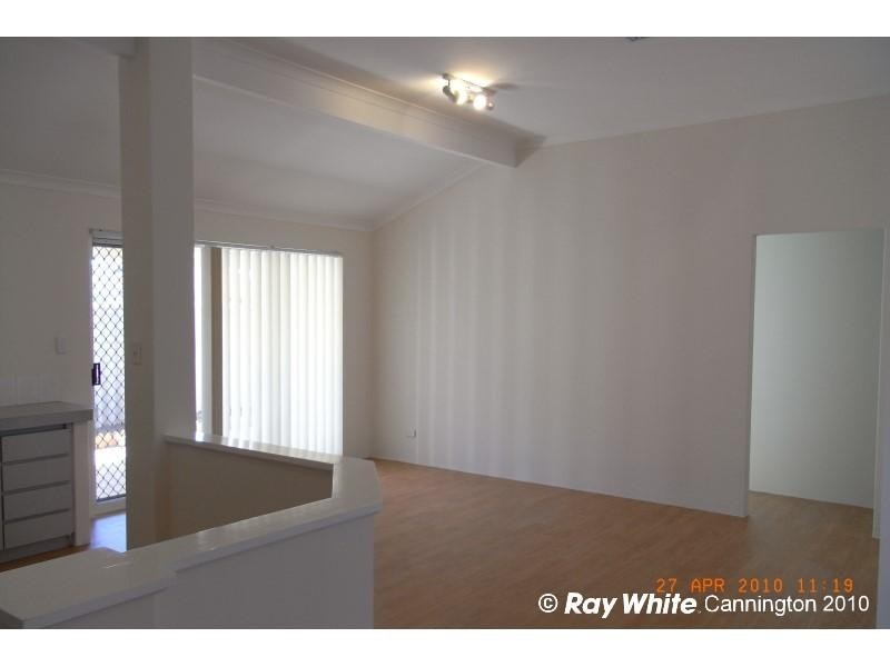 6 Oblate Retreat, Queens Park WA 6107