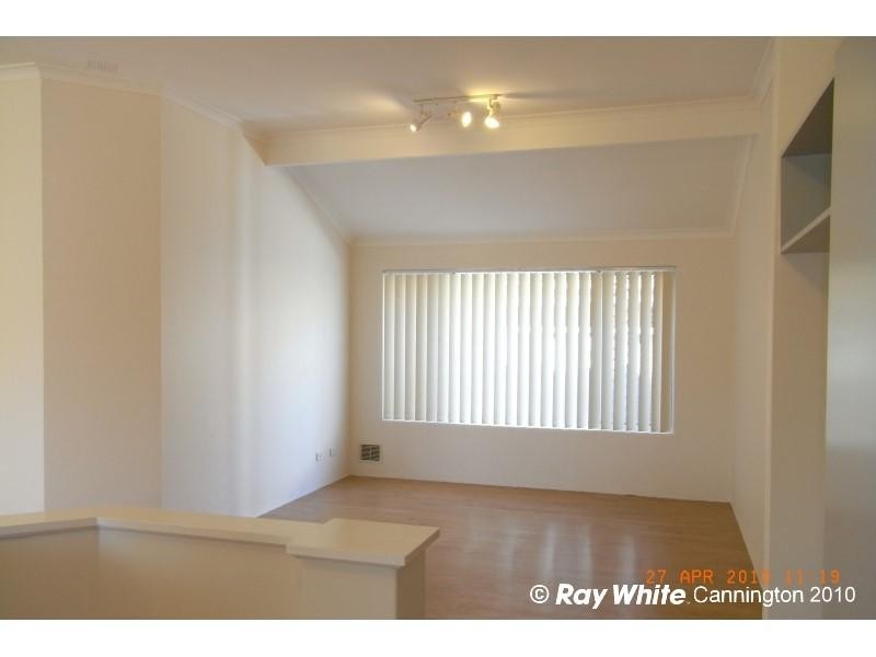 6 Oblate Retreat, Queens Park WA 6107