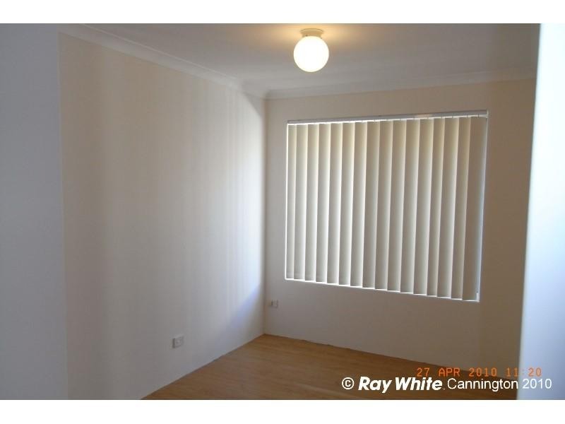 6 Oblate Retreat, Queens Park WA 6107