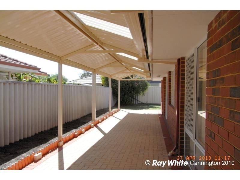 6 Oblate Retreat, Queens Park WA 6107