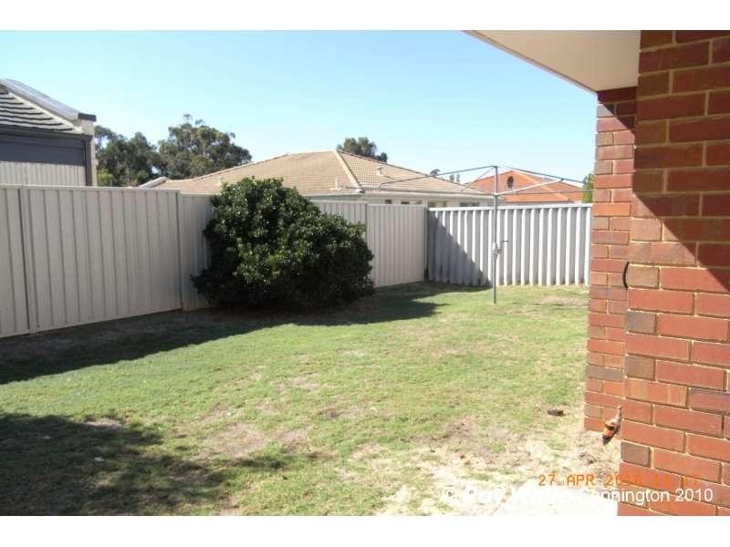 6 Oblate Retreat, Queens Park WA 6107