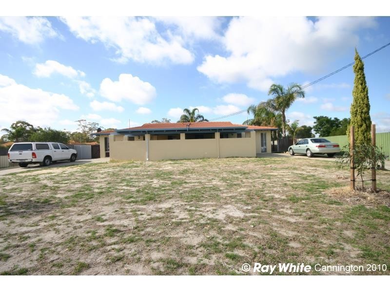 30 Longhurst Way, Queens Park WA 6107