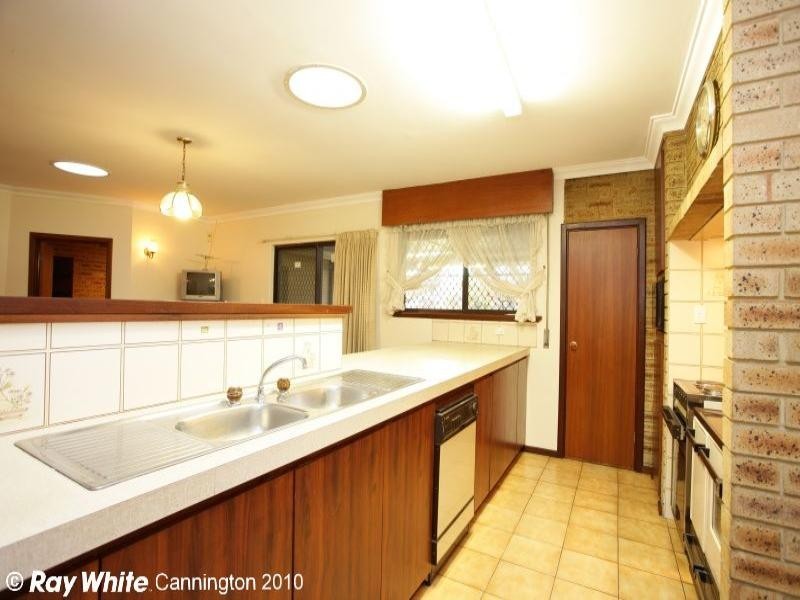 64 Cross Street, Queens Park WA 6107