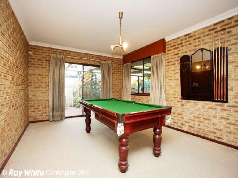 64 Cross Street, Queens Park WA 6107