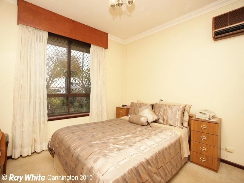 64 Cross Street, Queens Park WA 6107