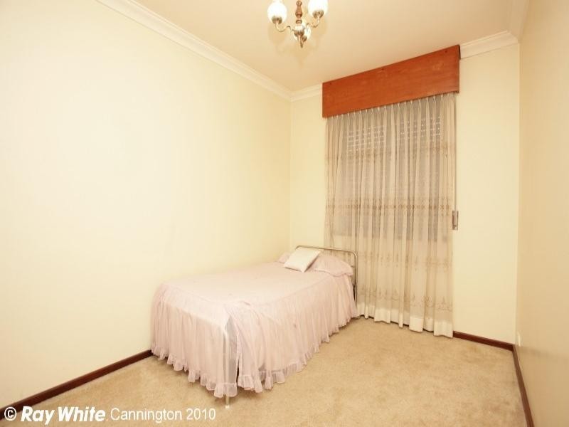 64 Cross Street, Queens Park WA 6107