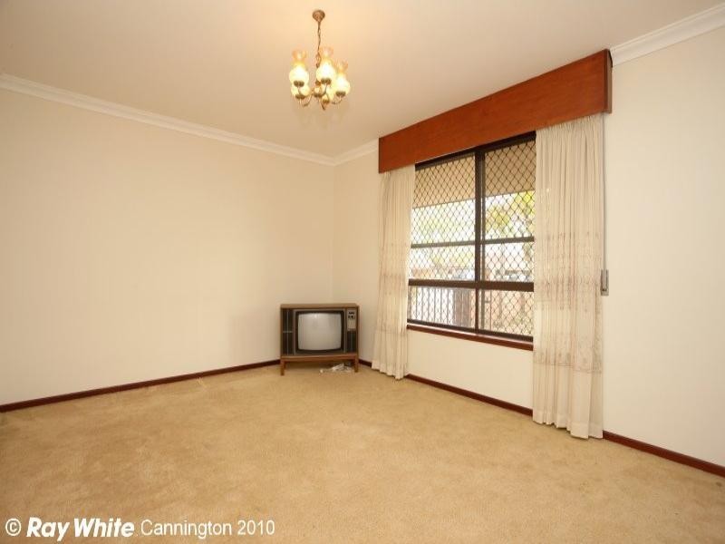 64 Cross Street, Queens Park WA 6107