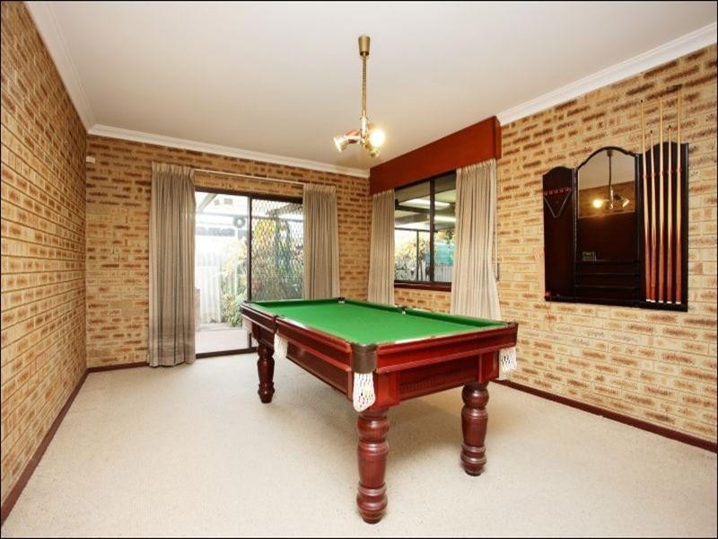 64 Cross Street, Queens Park WA 6107