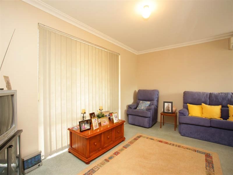 4/4 Leslie Street, Cannington WA 6107