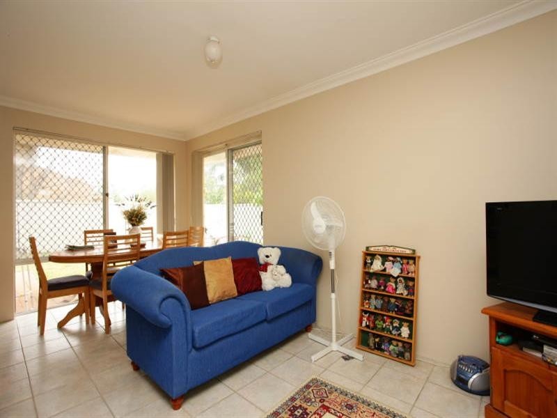 4/4 Leslie Street, Cannington WA 6107