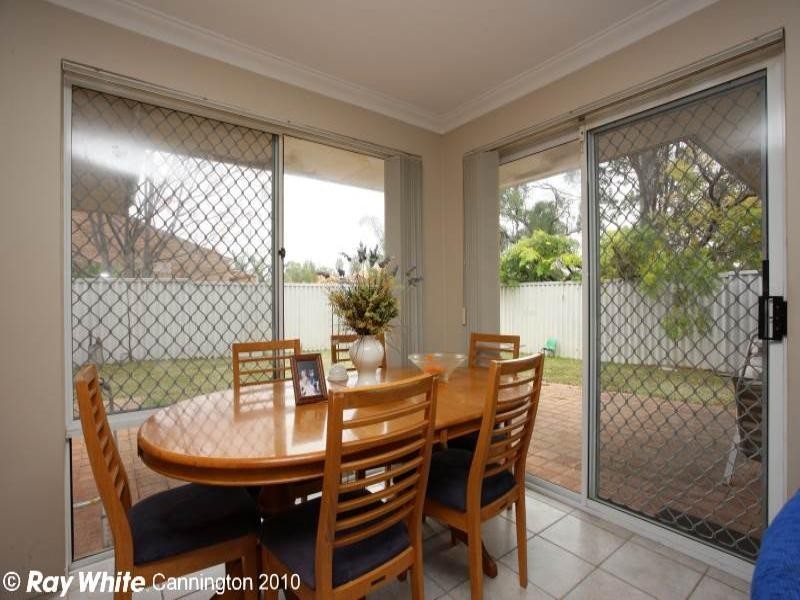 4/4 Leslie Street, Cannington WA 6107