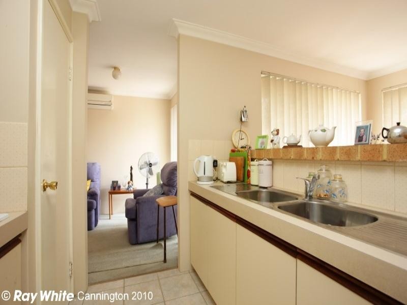 4/4 Leslie Street, Cannington WA 6107