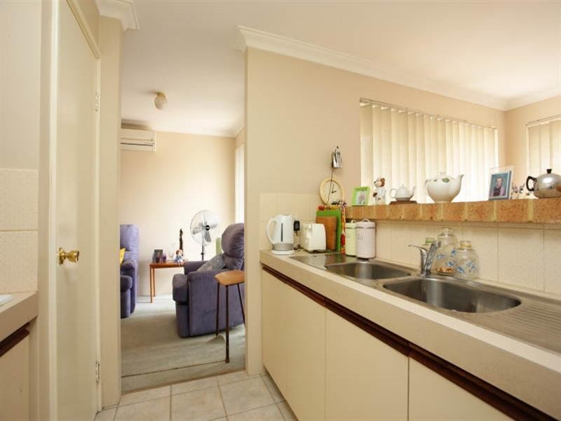 4/4 Leslie Street, Cannington WA 6107