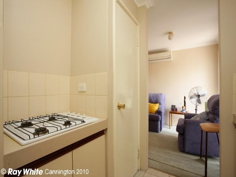 4/4 Leslie Street, Cannington WA 6107